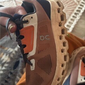 On Running Cloudstratus Women's Athletic Shoes in Dusty Rose and Navy